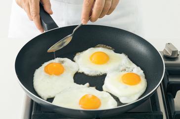 садржај калорија у прженим јајима