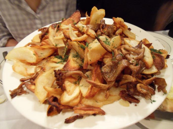 Боровики, масне или шампињоне. Како пржити печурке с кромпиром? Три начина