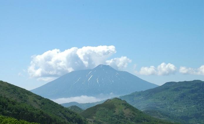 Вулкан Тиатиа - планина за дихање ватре Кунасхир
