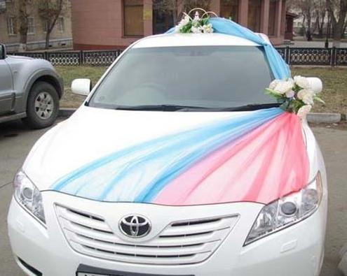 Елегантни украси за аутомобил за венчање: можете их сами направити